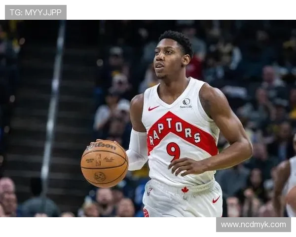 费尔斯半场表现出色8中5三分2中1贡献12分并送出3次助攻